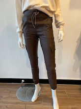 Load image into Gallery viewer, Gaya Cargo Flog Pants - Brown Domino