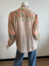 Load image into Gallery viewer, Maison Hotel - Vera Blouse - Cream - Light Forest
