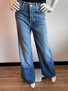 パンツ MOTHER The Ditcher Roller Hover MOTHER Women's The Rambler Sneak Jeans, TCB, Blue, 26 at