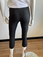 Load image into Gallery viewer, Flog - Dafna Button Capri - Black
