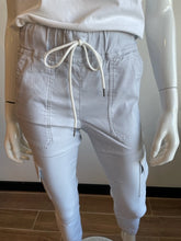 Load image into Gallery viewer, Gaya Cargo Style Flog Pants - Cloud Specks (white/grey print)