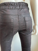 Load image into Gallery viewer, Shely Style- Burgundy Snake