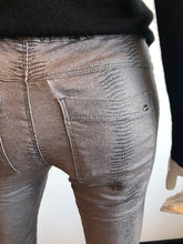 Load image into Gallery viewer, Shely Style Flog Pants - Gray Snake