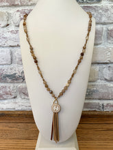Load image into Gallery viewer, Macrame Button Necklace