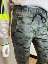 Load image into Gallery viewer, Flog Shely Style- Emerald Green Camo