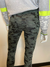 Load image into Gallery viewer, Flog Shely Style- Emerald Green Camo