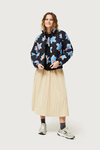 Load image into Gallery viewer, Compania Fantastica - Short Puffer Jacket - Floral