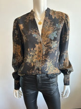 Load image into Gallery viewer, Gold Hawk - Printed Josey Shirt - Black Victorian