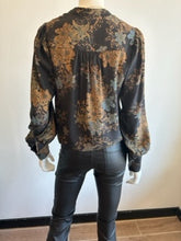 Load image into Gallery viewer, Gold Hawk - Printed Josey Shirt - Black Victorian