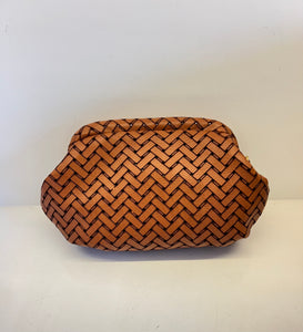 m. andonia - Clam Clutch - Woven Cognac