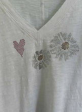 Load image into Gallery viewer, Label + Thread - Graphic Rebel V - White Daisy