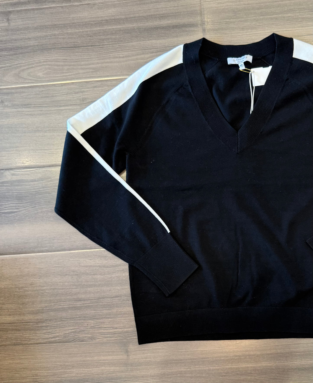 J Society - Single Stripe V Neck - Black