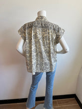 Load image into Gallery viewer, Maison Hotel - Lea Blouse - White Lies - Jasmine