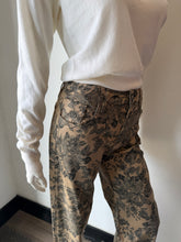 Load image into Gallery viewer, Kut From The Kloth - Ashton Relaxed Leg - Sand