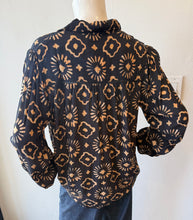 Load image into Gallery viewer, Maison Hotel - Louis Button Down - Black