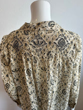 Load image into Gallery viewer, Maison Hotel - Anne Blouse - Java Vanilla -  Java
