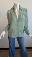 Load image into Gallery viewer, Maison Hotel - Medusa Rani Shirt - Mint