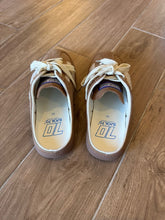 Load image into Gallery viewer, Back 70- Easter Sneaker- Tabacco