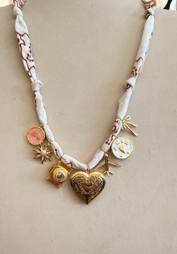 Mandriana - Vintage Bandana Charm Necklace - White