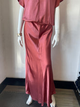 Load image into Gallery viewer, Bobi - Seamed Bias Skirt - Red Rock