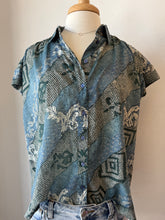 Load image into Gallery viewer, Maison Hotel - Shikoku Ayako Shirt - Indigo Bloom