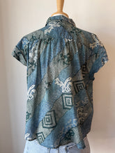 Load image into Gallery viewer, Maison Hotel - Shikoku Ayako Shirt - Indigo Bloom