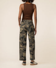 Load image into Gallery viewer, Kut From The Kloth - Ashton Relaxed Leg - Olive (Camo)