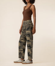 Load image into Gallery viewer, Kut From The Kloth - Ashton Relaxed Leg - Olive (Camo)