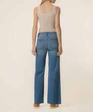 Load image into Gallery viewer, KUT - Meg High Rise Wide Leg in Sunny Wash