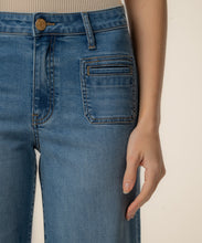 Load image into Gallery viewer, KUT - Meg High Rise Wide Leg in Sunny Wash