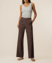 Load image into Gallery viewer, KUT From The Kloth - Meg Flat Front - Chocolate