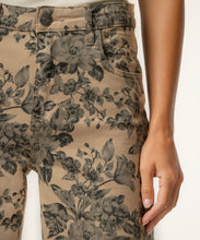 Load image into Gallery viewer, Kut From The Kloth - Ashton Relaxed Leg - Sand