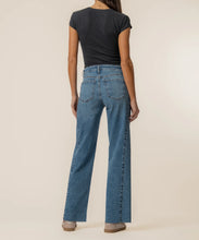 Load image into Gallery viewer, Kut from The Kloth - Charlotte High Rise Wide Leg - Synergy Medium Base