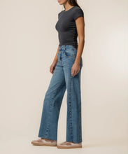 Load image into Gallery viewer, Kut from The Kloth - Charlotte High Rise Wide Leg - Synergy Medium Base