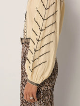 Load image into Gallery viewer, Maison Hotel - Ringo - Petit Croix Ivory