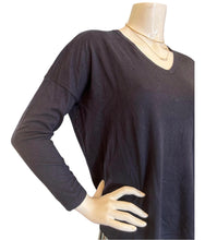 Load image into Gallery viewer, Minnie Rose V Neck Pullover Sweater - Navy