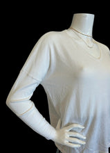 Load image into Gallery viewer, Minnie Rose V Neck Pullover Sweater - White