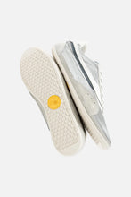 Load image into Gallery viewer, Oncept - Temple Sneakers - Platinum