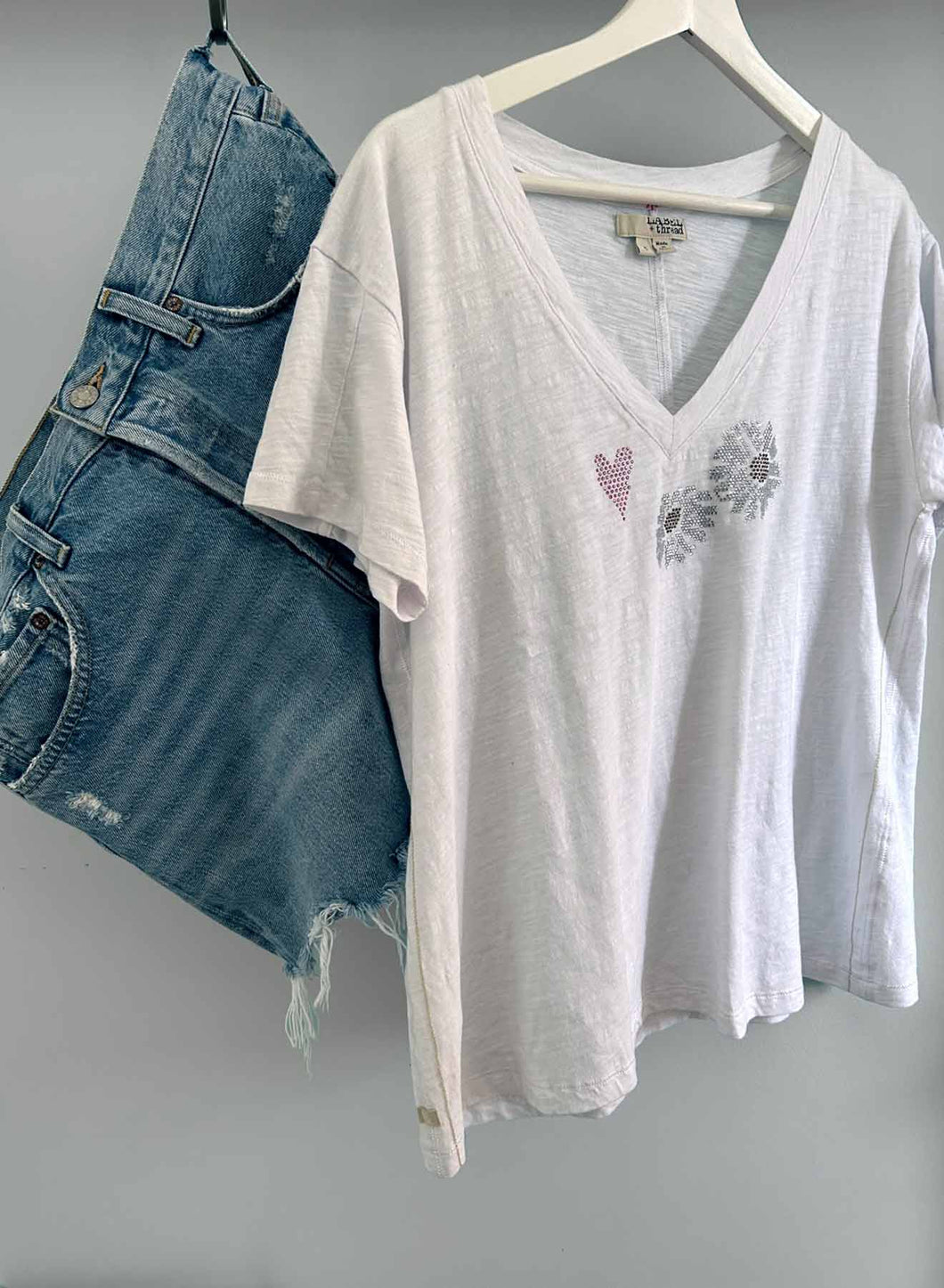 Label + Thread - Graphic Rebel V - White Daisy