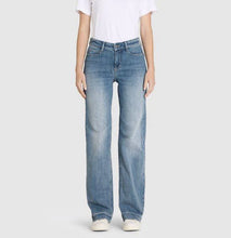 Load image into Gallery viewer, Mac Jeans - Dream Wide Authentic - Authentic Sky Blue 32&quot; Length