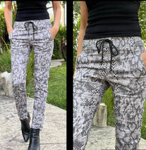 Load image into Gallery viewer, Shely Style Flog Pants - Ash Python
