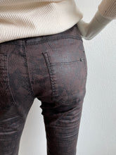 Load image into Gallery viewer, Shely Style Flog Pants - Brown Python