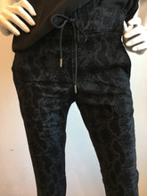 Load image into Gallery viewer, Shely Style Flog Pants - Black/Grey Python