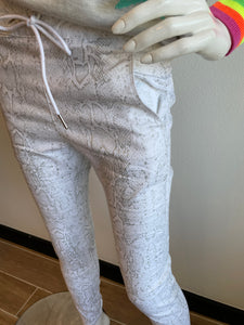 Shely Style Flog Pants - White Gray Snake