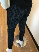 Load image into Gallery viewer, Shely Style Flog Pants - Black/Grey Python
