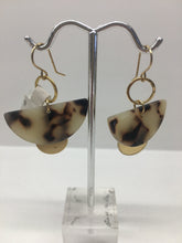 Load image into Gallery viewer, Tortoise Shell Fan and Disc Earrings
