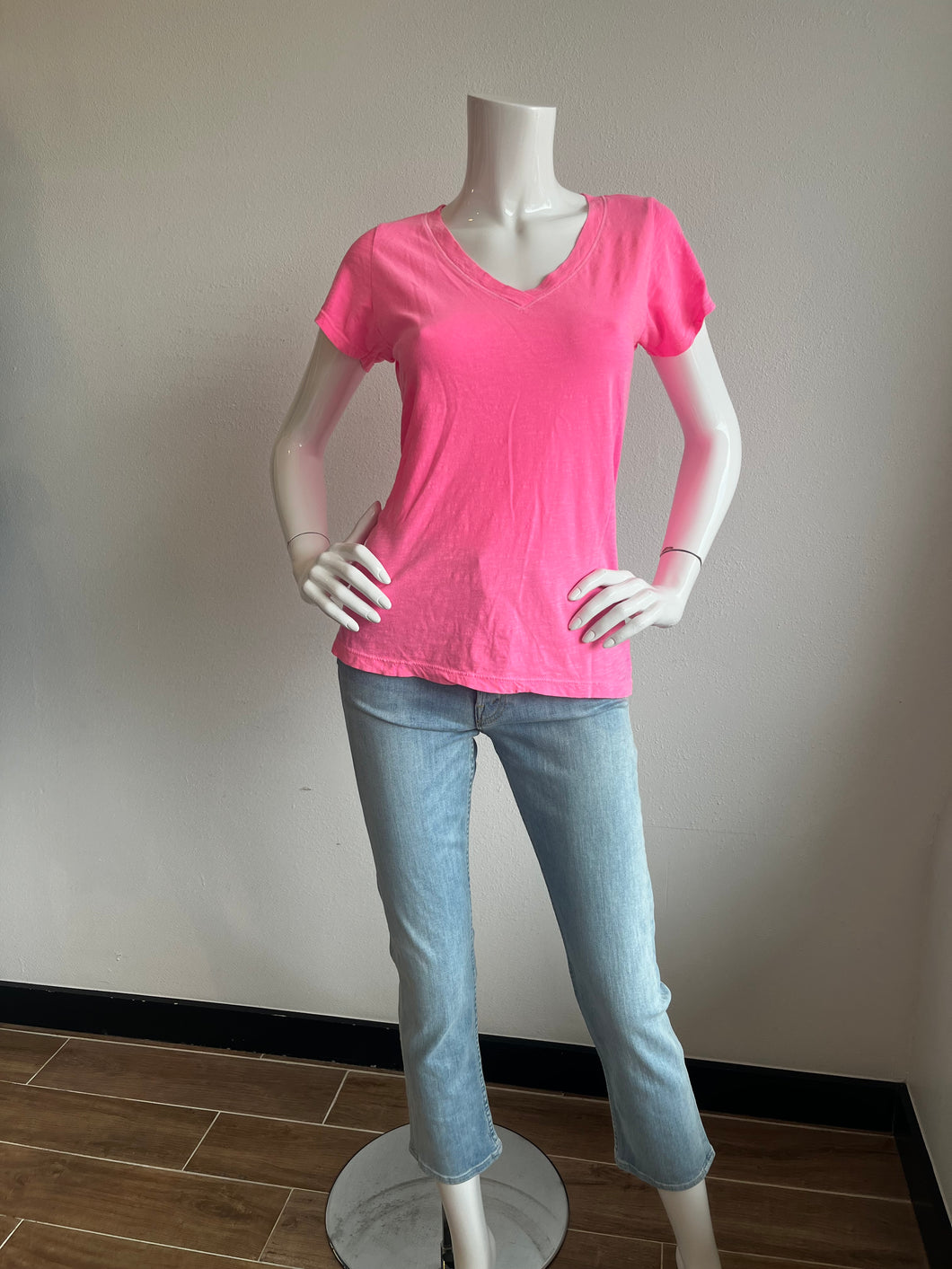 Velvet Jillian S/S V Neck Top Neon