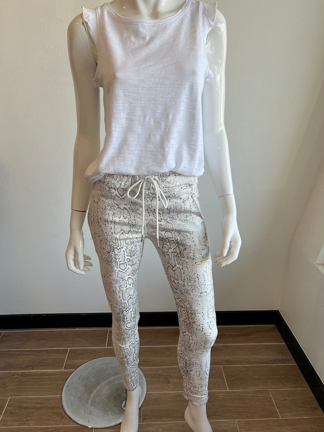 Shely Drawstring - White Python