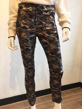 Load image into Gallery viewer, Shely Flog Style-Liat Navy/Gold Camo
