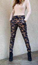 Load image into Gallery viewer, Shely Flog Style-Liat Navy/Gold Camo